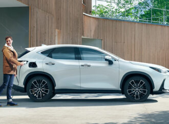 Lexus lanza las NX y RX híbridas enchufables