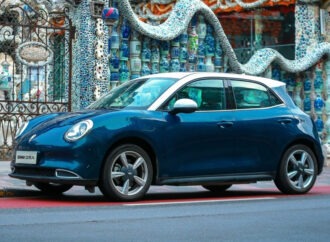 GWM lanza el Ora 03 eléctrico en Argentina