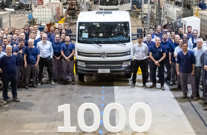 Volkswagen Argentina alcanza la producción de la unidad número 1.000 de camiones y buses