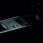 Nissan-Kicks-2026-teaser-interior-console-central-cambio-por-botoes