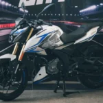 bajaj rouser n250 UG