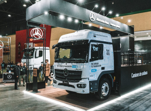 Mercedes-Benz exhibe el Atego 1932 LS/36 y el Actros 2545 LS/33 en AAPRESID