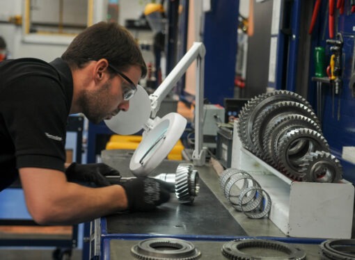 Mercedes-Benz Camiones y Buses celebra las 9.000 piezas Reman entregadas