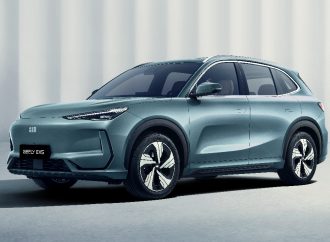 Geely se lanzará en octubre con su nuevo importador
