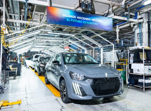Stellantis inició la producción de los Peugeot 208 y 2008 híbridos ligeros en Palomar