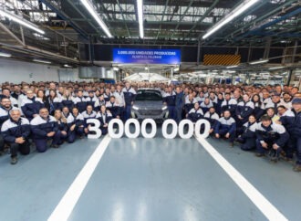 Cuatro empresas y tres marcas: Palomar festeja 3.000.000 de vehículos producidos