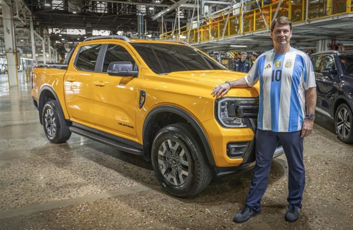 Ford fabricará la Ranger híbrida enchufable en Pacheco