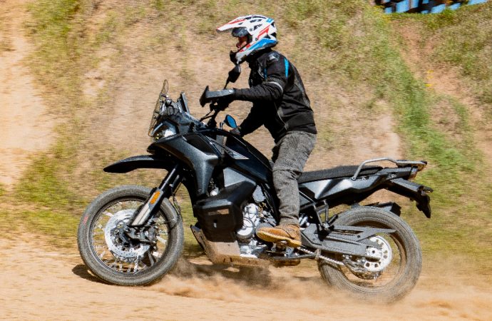 CFMoto lanza la 800MT-X en Argentina