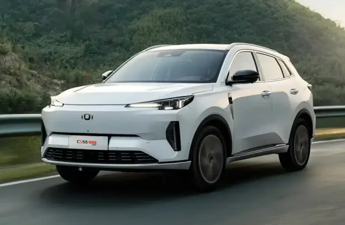 Changan se relanzará en breve con el CS55, un híbrido enchufable