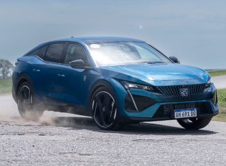 Primer contacto: Peugeot 408 GT