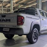 ram dakota atras