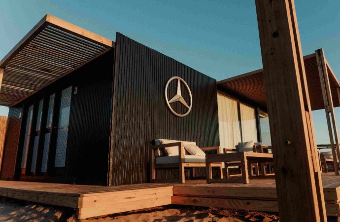 Mercedes-Benz Camiones y Buses presenta su propuesta de verano 2026 en Pinamar y Mar del Plata