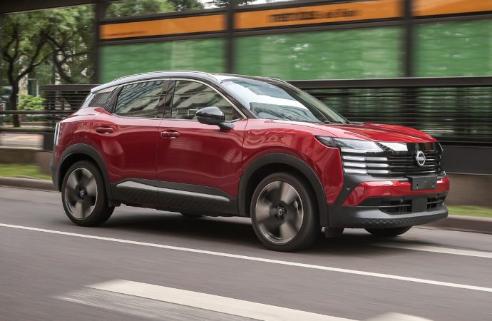 Cómo quedó el nuevo Nissan Kicks frente a sus rivales