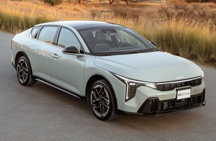 Kia confirmó fechas, motor y carrocerías del K4 para Argentina