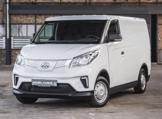 Antes de su debut, Maxus da de baja una pick up y suma dos furgones