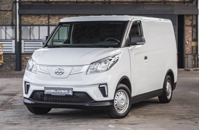 Antes de su debut, Maxus da de baja una pick up y suma dos furgones