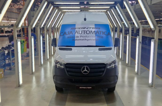 Mercedes inició la producción de la Sprinter con caja automática