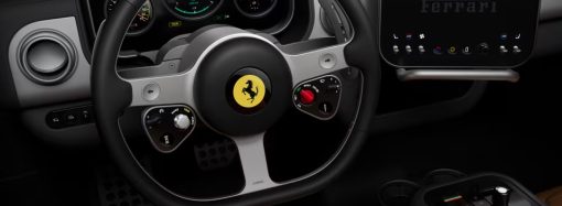 El primer Ferrari eléctrico se llama Luce y así es su interior
