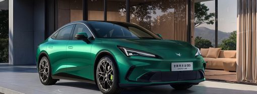 El Arcfox S5 recién llega a la Argentina, pero ya se renovó en China