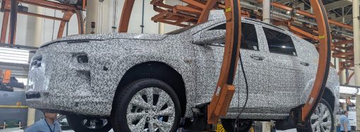 Aun camuflado, vimos en vivo al Chevrolet Sonic que llega en junio