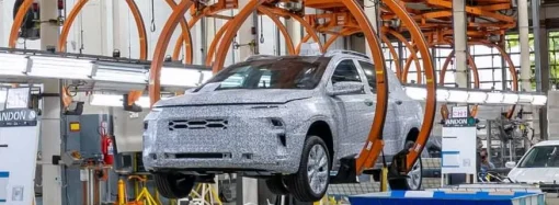 Aun camuflado, vimos en vivo al Chevrolet Sonic que llega en junio