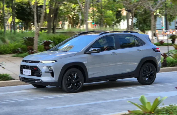 Así es el Chevrolet Sonic, cazado al desnudo en Brasil