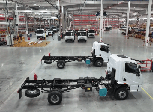 Mercedes-Benz Camiones y Buses inauguró el Centro Industrial de Zárate