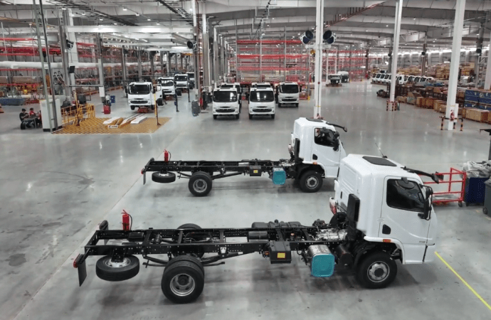 Mercedes-Benz Camiones y Buses inauguró el Centro Industrial de Zárate