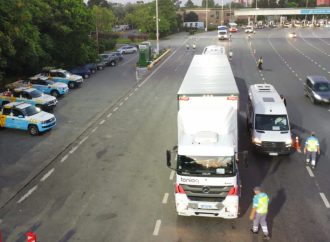 La ANSV exigirá que camiones y micros respeten la circulación por el carril derecho