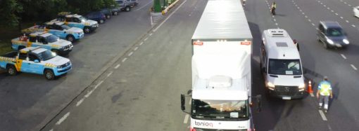 La ANSV exigirá que camiones y micros respeten la circulación por el carril derecho