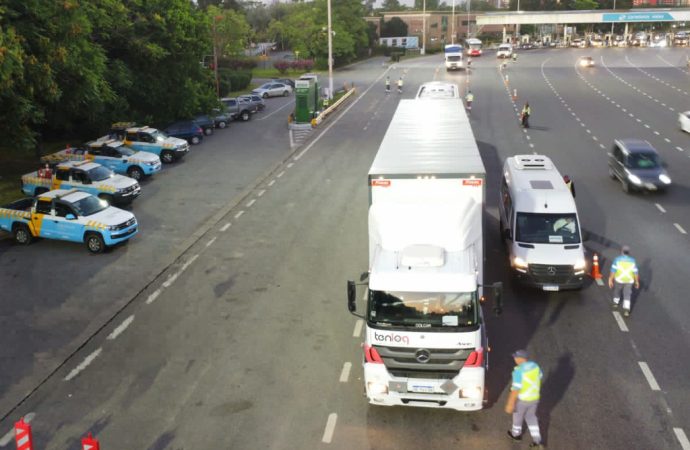 La ANSV exigirá que camiones y micros respeten la circulación por el carril derecho