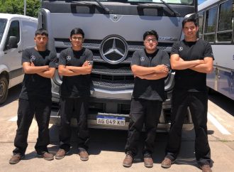 Mercedes-Benz Camiones y Buses abre la convocatoria de becas de TruckCionar Futuro