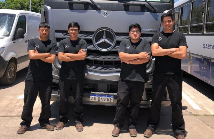 Mercedes-Benz Camiones y Buses abre la convocatoria de becas de TruckCionar Futuro