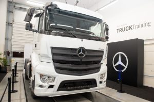 Mercedes-Benz Camiones y Buses realizó la quinta edición de Diálogos de movilidad sustentable y segura
