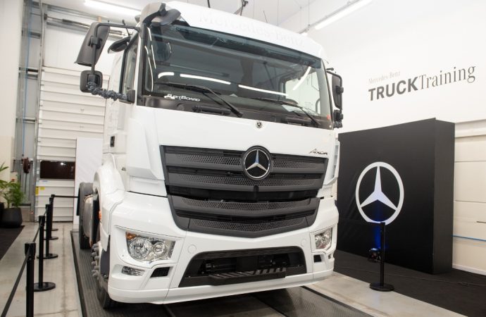 Mercedes-Benz Camiones y Buses realizó la quinta edición de Diálogos de movilidad sustentable y segura