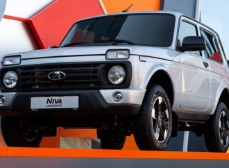 El eterno Lada Niva estrena mejoras: airbag y pantalla táctil