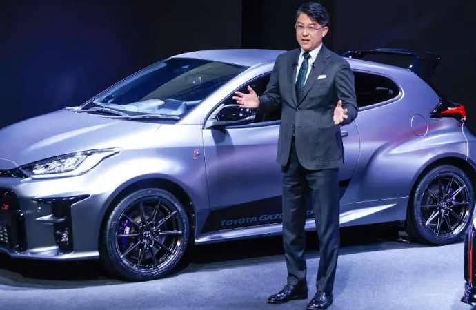 Toyota propone que las automotrices japonesas se unan para hacer frente al avance chino