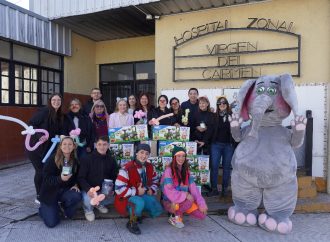 Mercedes-Benz Camiones y Buses junto al Hospital Zonal Virgen del Carmen de Zárate en el mes del niño