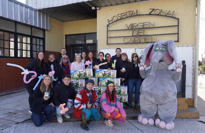 Mercedes-Benz Camiones y Buses junto al Hospital Zonal Virgen del Carmen de Zárate en el mes del niño