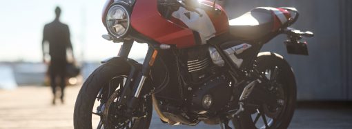 Triumph lanza las Thruxton 400 y Tracker 400 en Argentina