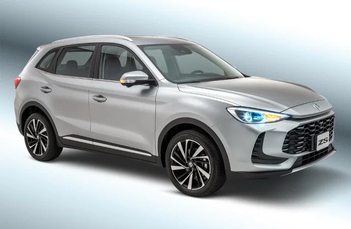MG lanza la versión naftera del ZS en Argentina