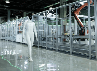 La automotriz china Xpeng produjo su primer robot humanoide