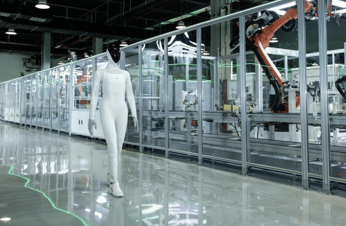 La automotriz china Xpeng produjo su primer robot humanoide