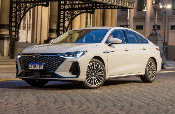 Chery lanza el Arrizo 8 Luxury en Argentina